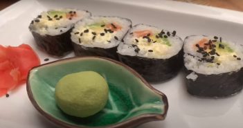 Aprendiendo a preparar sushi desde cero